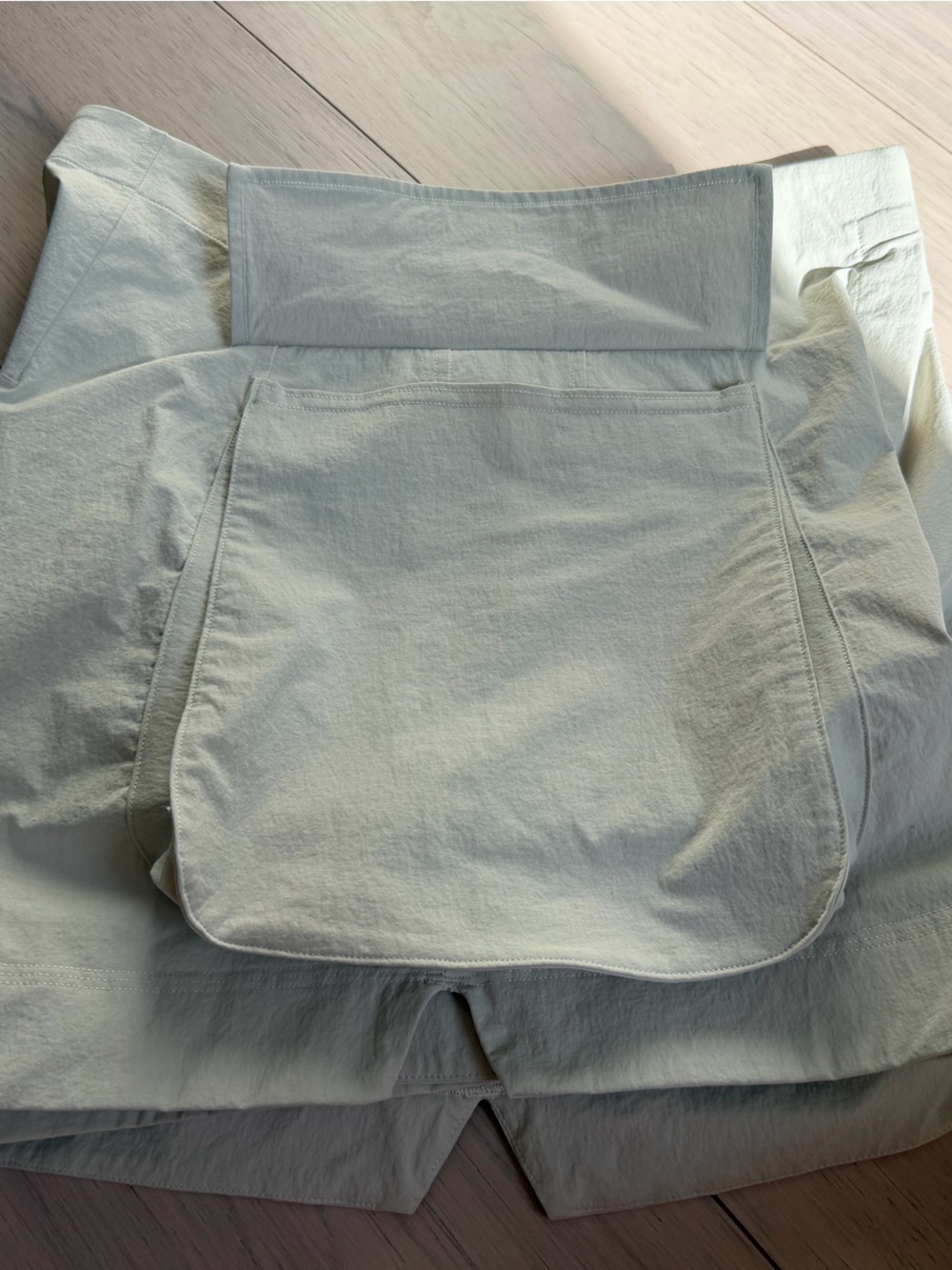 [Lululemon] Relaxed-Fit Super-High-Rise Cargo Short 4" size 6 - Picture 10 of 10
